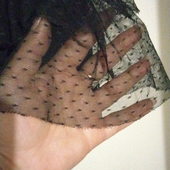 PAPAYA SHELL Black 3 layered meashed short skirt. - Picture 4 of 8